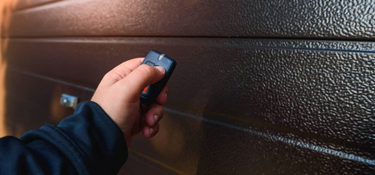 automatic door opener with remote control in Canyon Lake